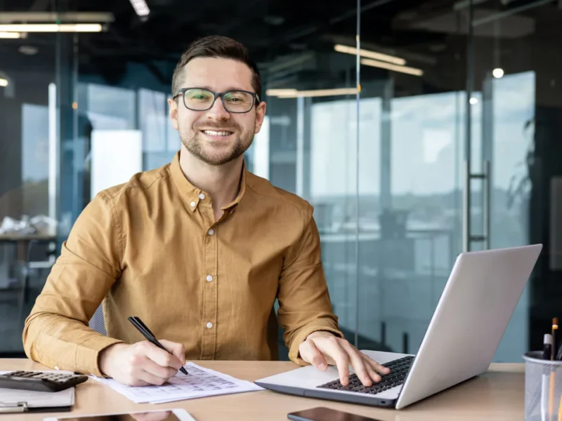 Accounting answering service with UK-based virtual receptionists handling accountancy insurance and financial services calls 24/7